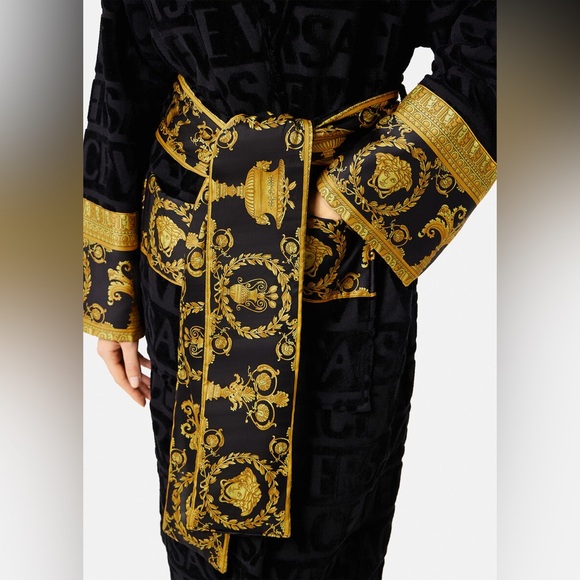 I ♡ BAROQUE BATHROBE LIKE NEW 1 AVAILABLE MEDIUM UNISEX - Picture 4 of 11